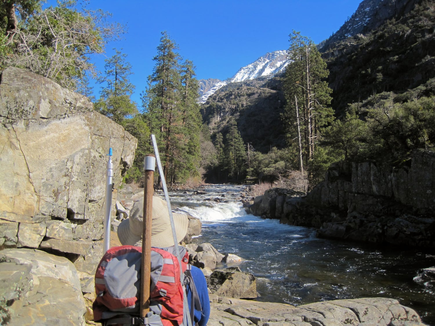 Inlet above reservoir